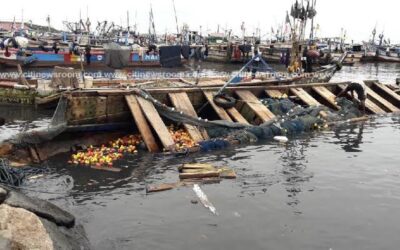 Okyeso Nyame canoe capsizes at Dixcove breakwater; five fishers safe, entire fish catch lost